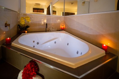 Deluxe Spa Bath
